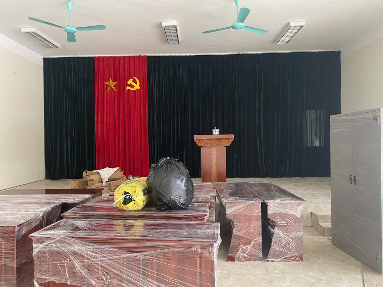 Cung cấp phông rèm hội trường cho trường mầm non tại Hà Nội