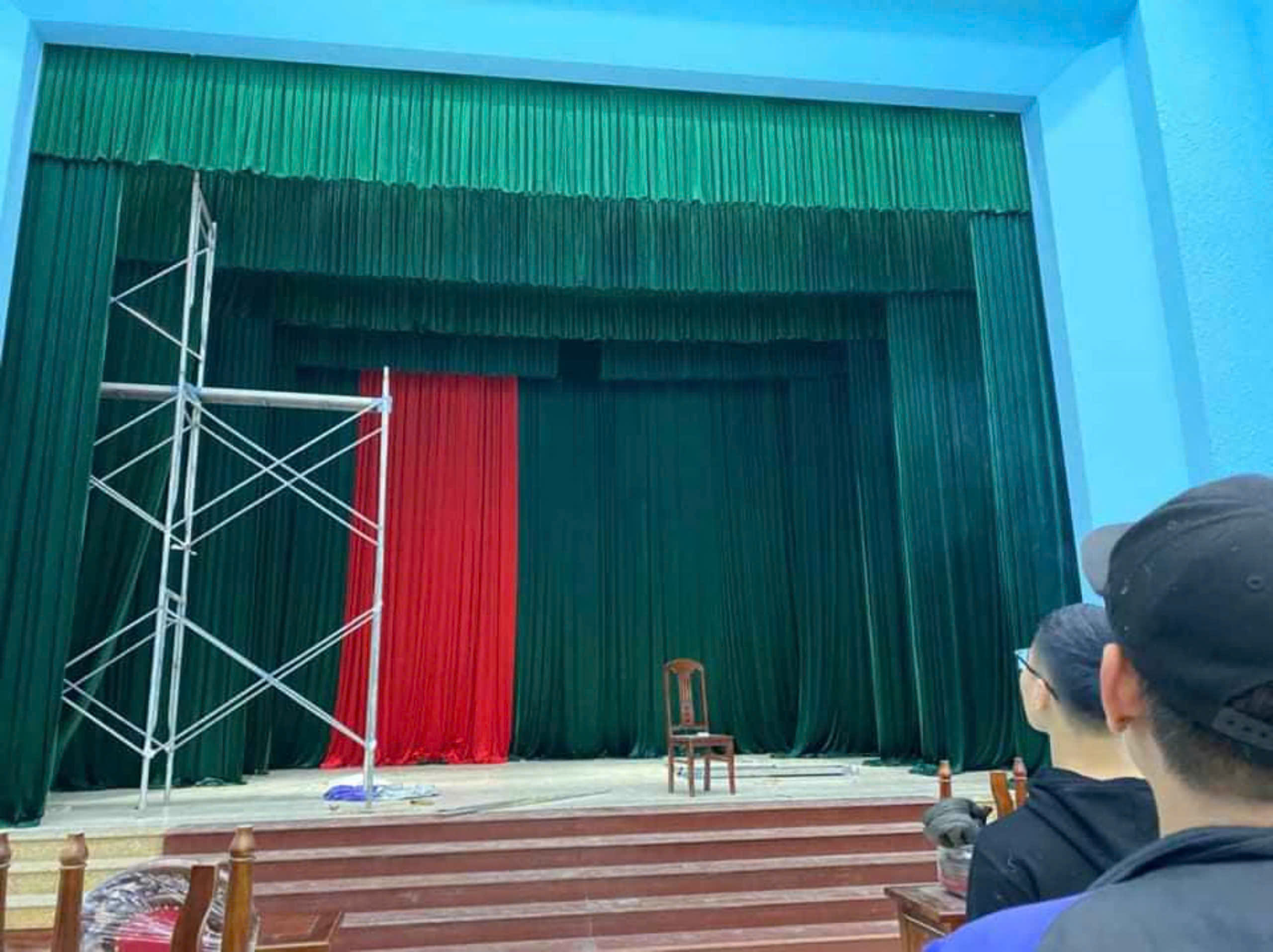 Lắp đặt phông hội trường tại Hà Nội - Linh kiện tốt nhất, có bảo hành