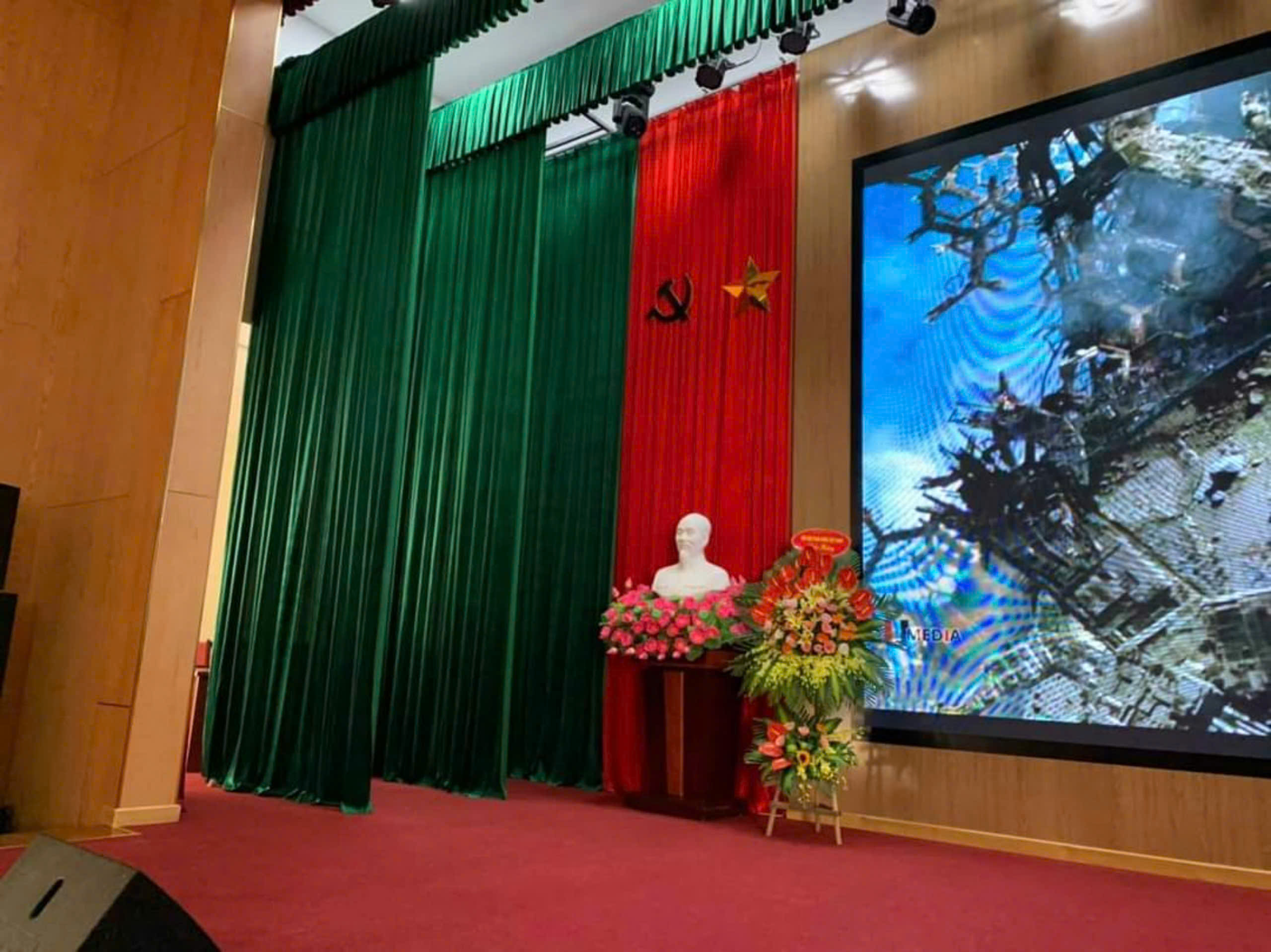 Lắp phông nhung hội trường sân khấu giá rẻ tại Hà Nội