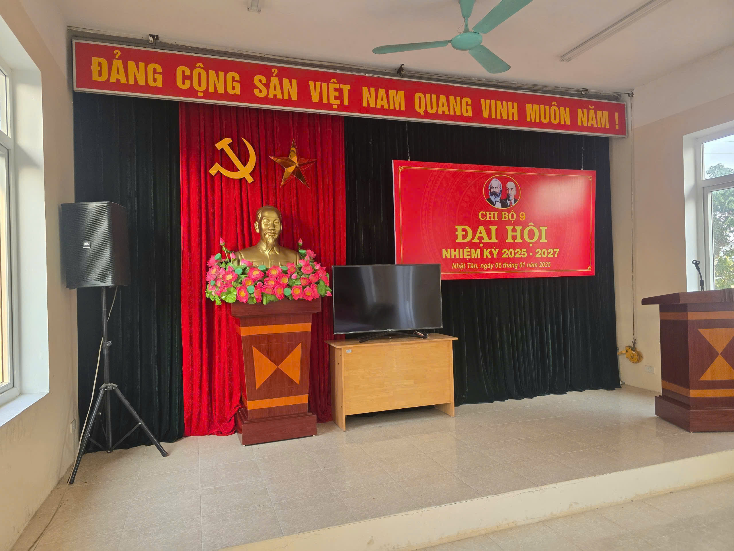 Mẫu phông hội trường sân khấu đẹp được ưa chuộng tại Hà Nội
