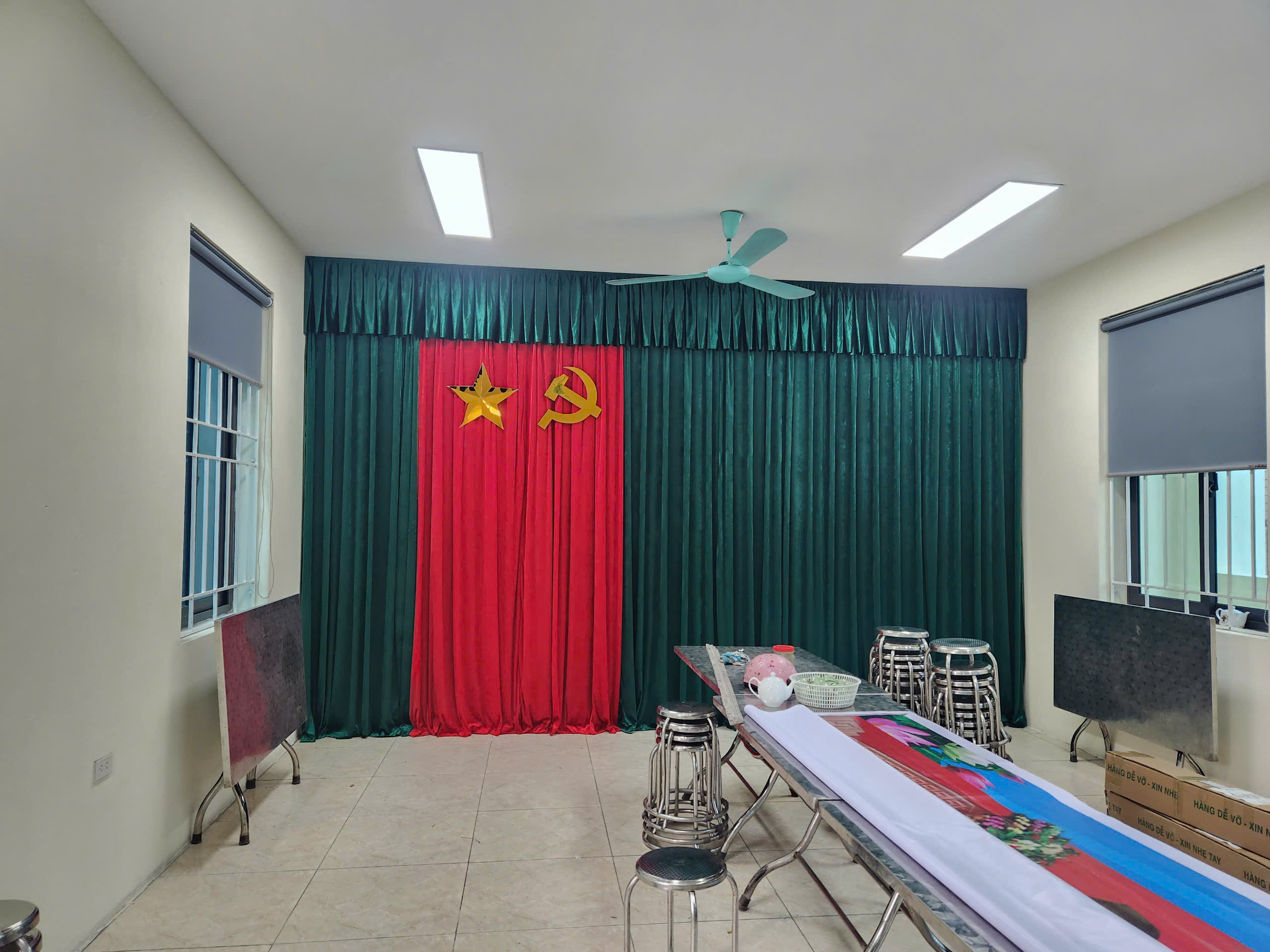 Phông hội trường cho sân khấu trường mầm non ở Hà Nội