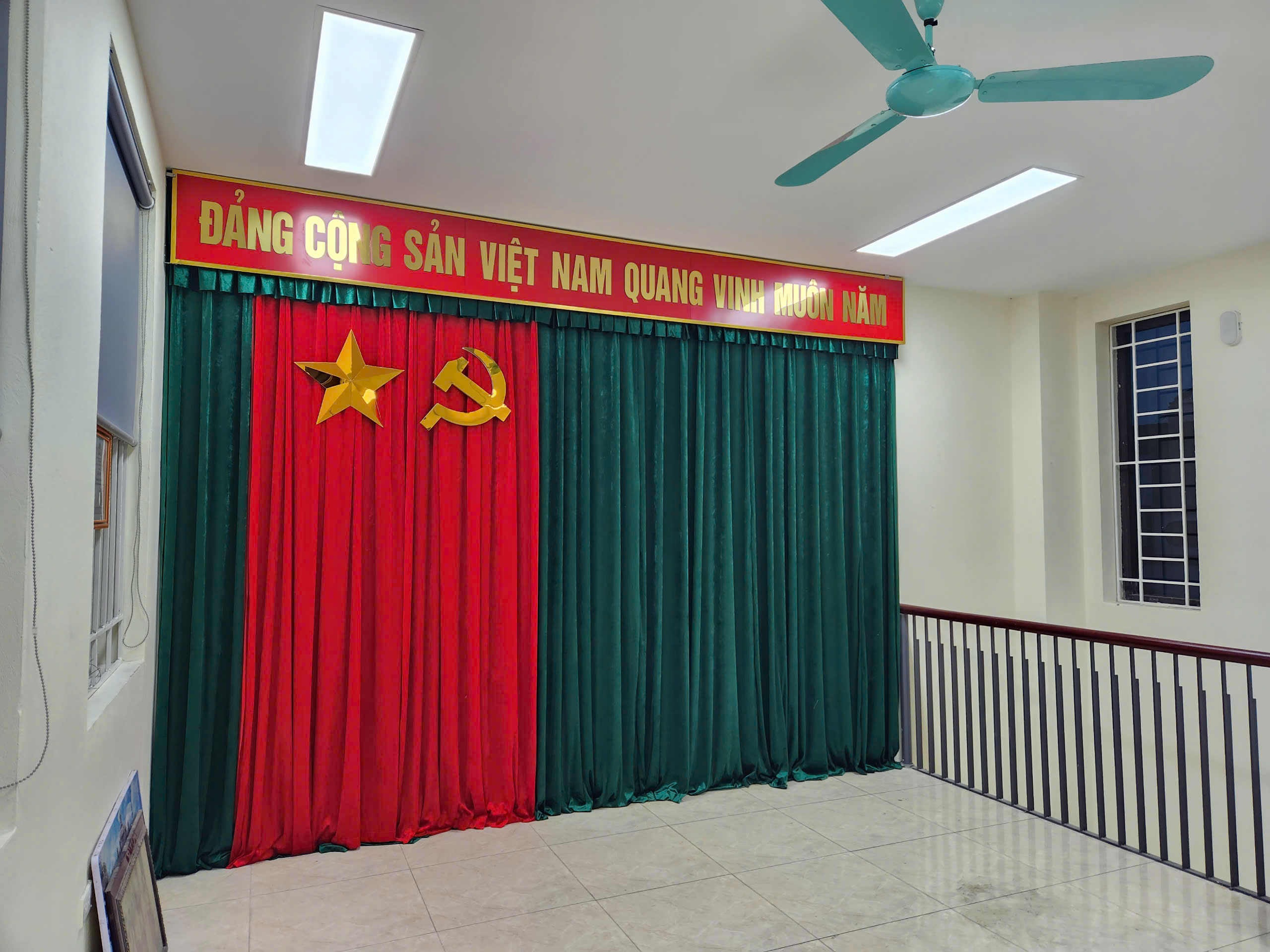 Phông hội trường nhung mỏng chất lượng cao giá rẻ tại Hà Nội