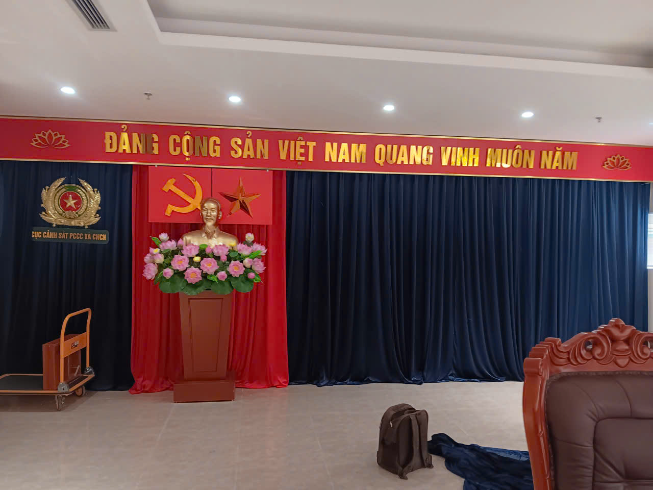 Phông hội trường sân khấu cho công ty doanh nghiệp giá rẻ ở Hà Nội