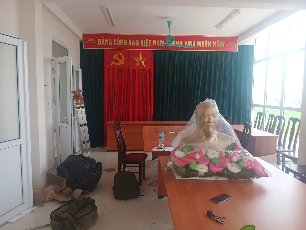Lắp đặt phông nhung hội trường văn phòng